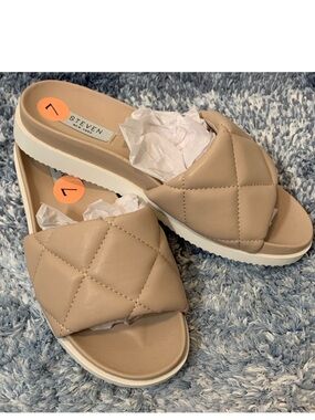 🕊️Steve Madden Quilted Slide Sandals